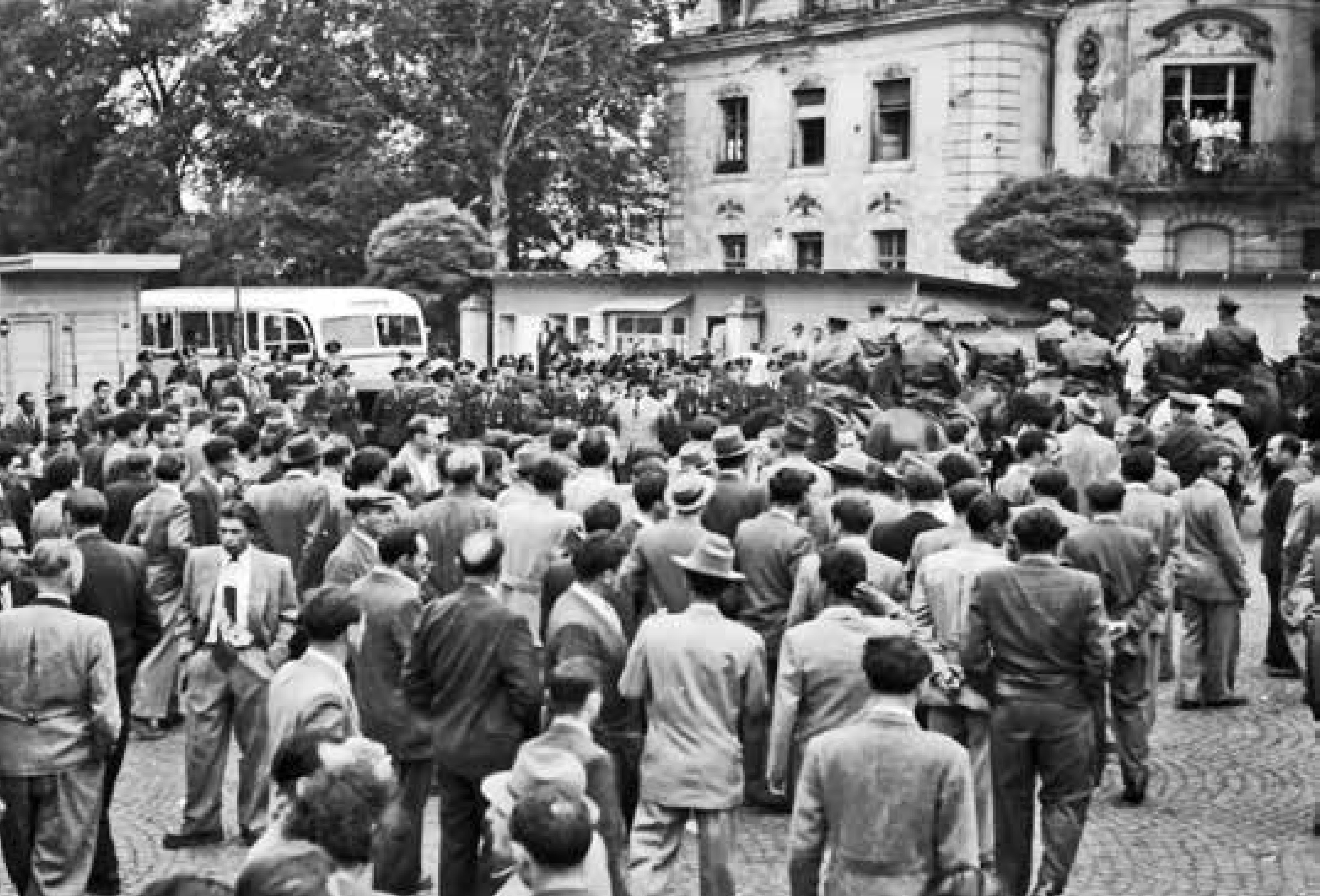 Konfrontation zwischen der Münchner Polizei und demonstrierenden Kaufleuten im August 1949 in der Möhlstraße