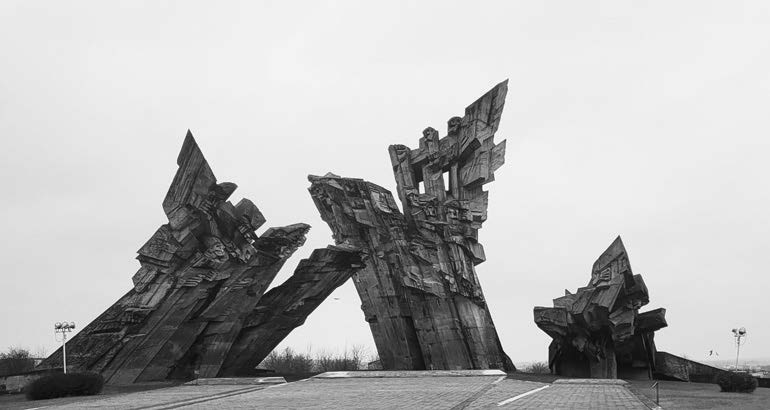 Mahnmal auf dem Gebäude des Fort IX