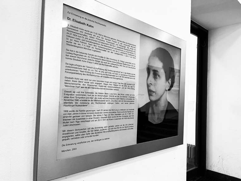 Gedenkplakette im Gebäude der Juristischen Fakultät der Ludwig-Maximilians-Universität München